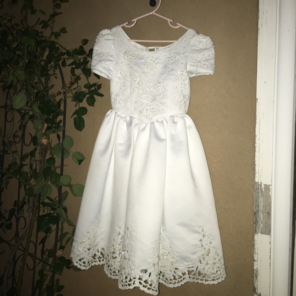 White Child’s Dress Size 6; First Communion, Flower Girl, Party Dress. - Picture 5 of 6